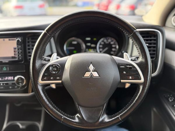 2013 Mitsubishi Outlander PHEV/4WD Carousel 6
