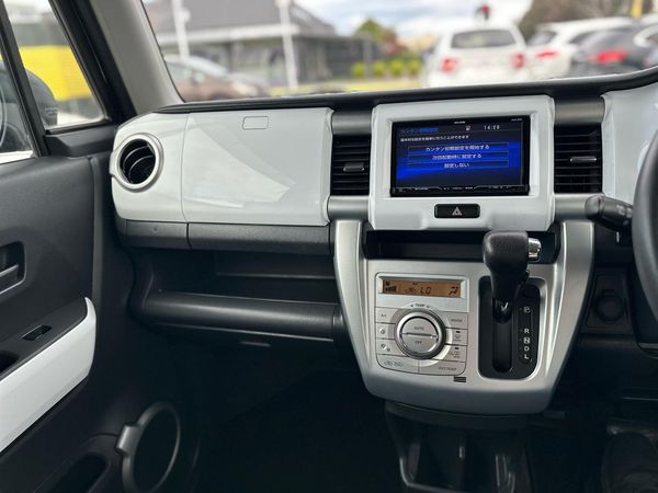 2015 Suzuki Hustler Hybrid / Nice & Tidy Carousel 15