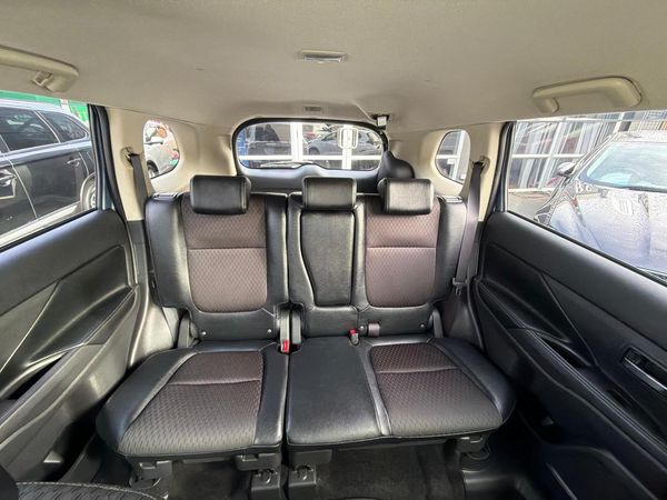 2013 Mitsubishi Outlander PHEV/4WD Carousel 8