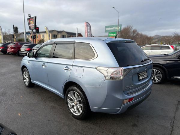2013 Mitsubishi Outlander PHEV/4WD Carousel 9