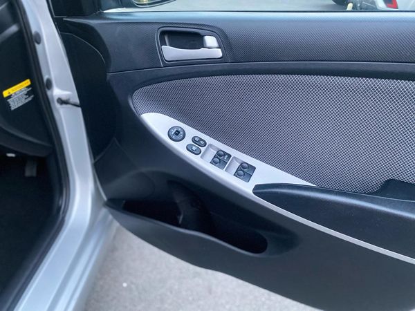 2012 HYUNDAI Accent 1.6 5D A4 Carousel 16