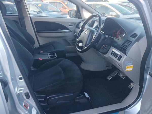 2006 Mitsubishi Grandis 7 Seater Carousel 5