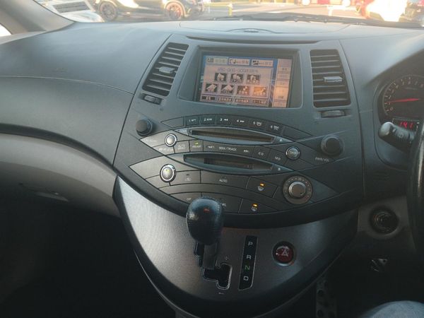 2006 Mitsubishi Grandis 7 Seater Carousel 3