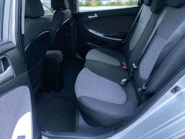 2012 HYUNDAI Accent 1.6 5D A4 Carousel 9