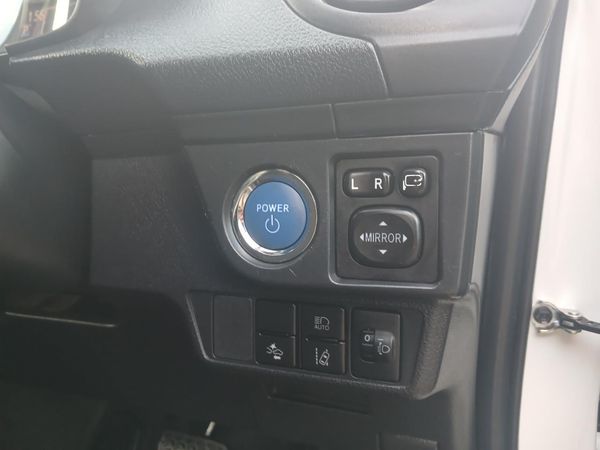 2020 Toyota Corolla Axio Hybrid Carousel 16