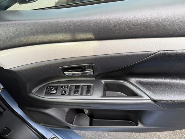 2013 Mitsubishi Outlander PHEV/4WD Carousel 16