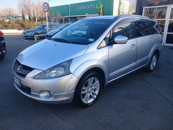 2006 Mitsubishi Grandis 7 Seater Carousel 12