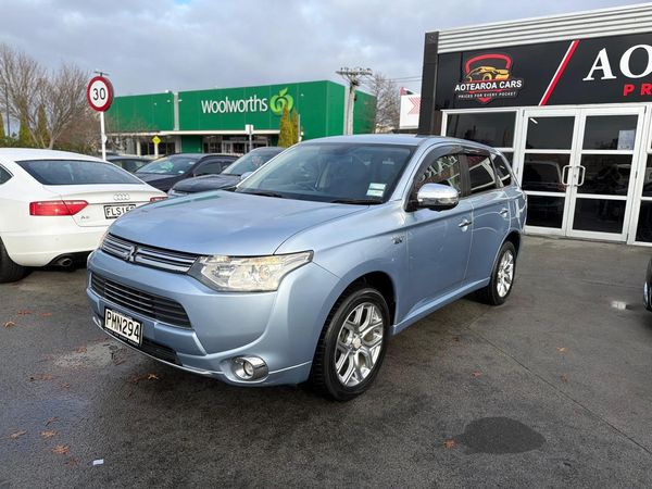 2013 Mitsubishi Outlander PHEV/4WD Carousel 11