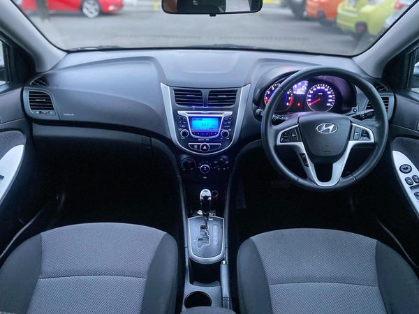2012 HYUNDAI Accent 1.6 5D A4 Carousel 4