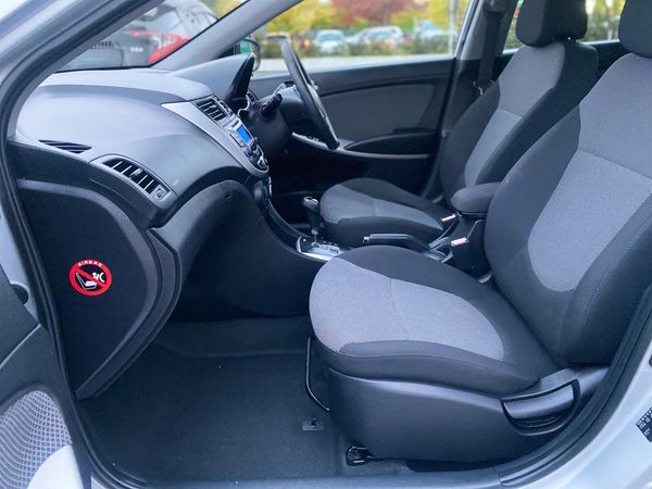 2012 HYUNDAI Accent 1.6 5D A4 Carousel 7