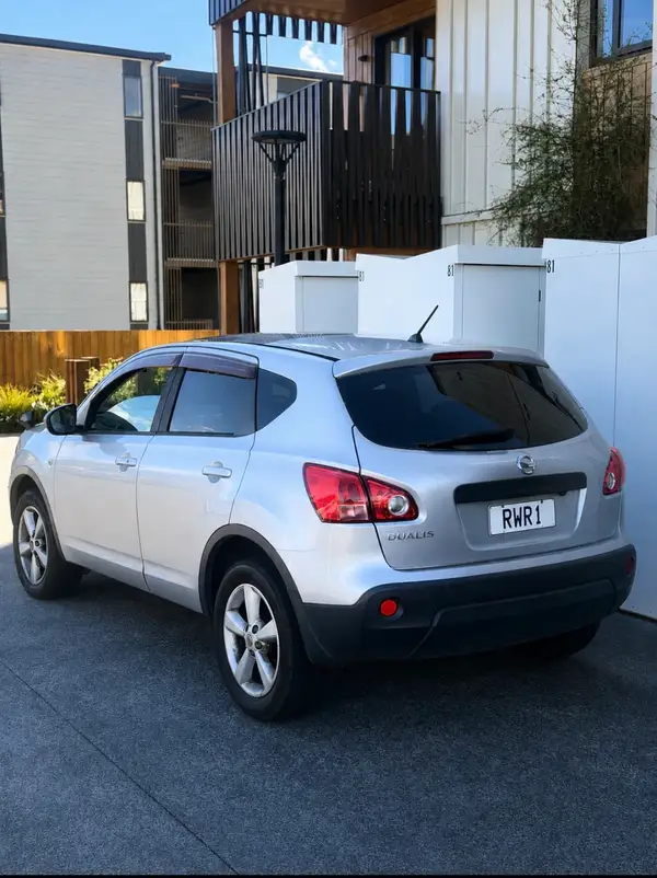 2008 Nissan Dualis Carousel 1