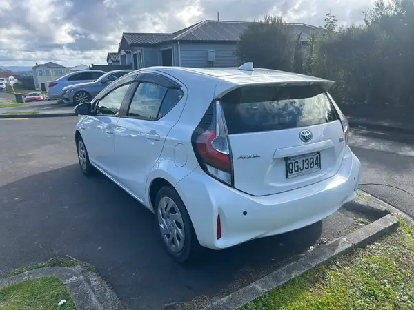 Toyota Aqua 2018 Carousel 3