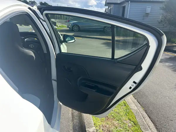 Toyota Aqua 2018 Carousel 9
