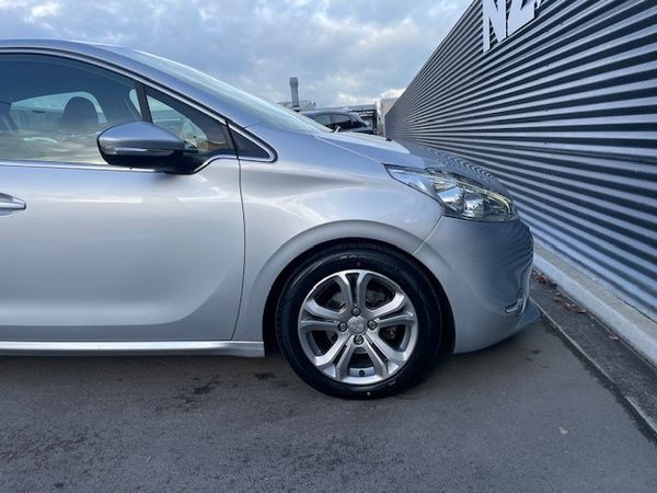 2013 Peugeot 208 Allure, Only 51kms! Carousel 3