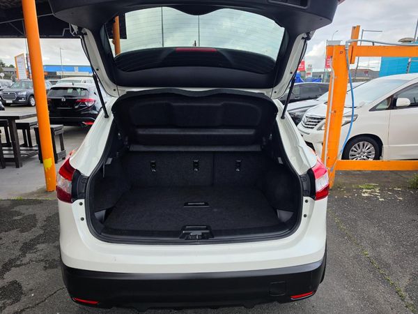 2015 Nissan Qashqai ST 2.0P/CVT Carousel 1