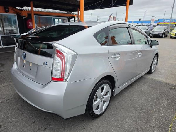 2013 Toyota Prius Hybrid Model S