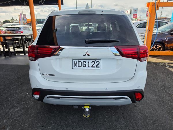 2019 Mitsubishi Outlander LS 2.0p/CVT 7 Seater Carousel 3