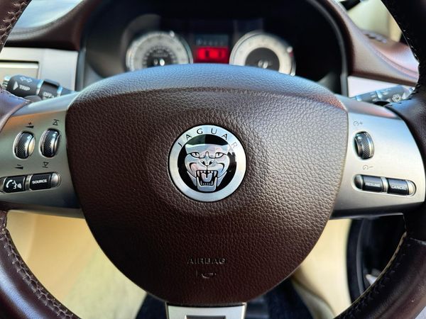 2011 Jaguar XF Sunroof Carousel 4
