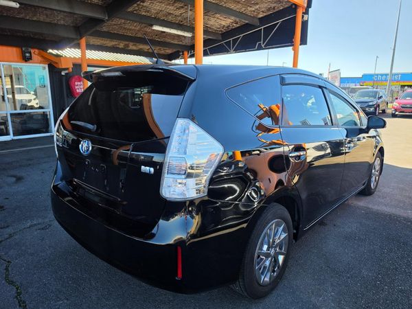 2013 Toyota Prius Alpha Carousel 10