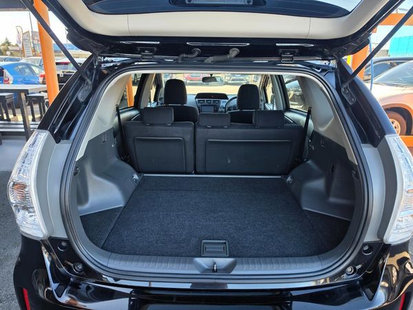 2013 Toyota Prius Alpha Carousel 1