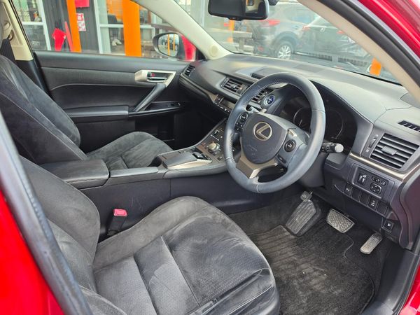 2014 Lexus CT200H Version C Carousel 13