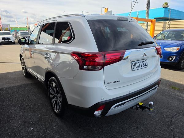 2019 Mitsubishi Outlander LS 2.0p/CVT 7 Seater Carousel 4