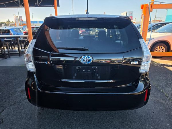 2013 Toyota Prius Alpha Carousel 9