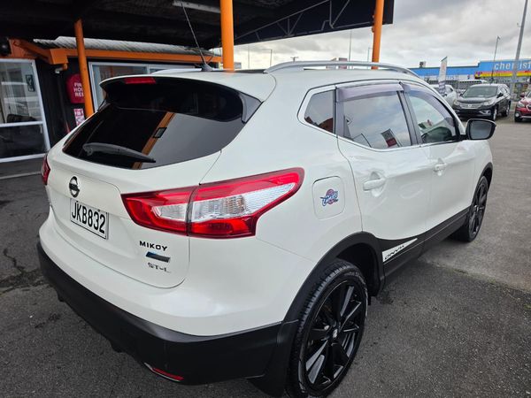 2015 Nissan Qashqai ST 2.0P/CVT Carousel 12