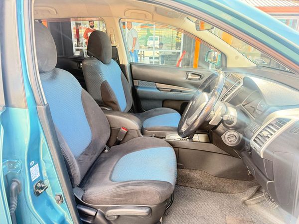 2005 Nissan Wingroad Carousel 7