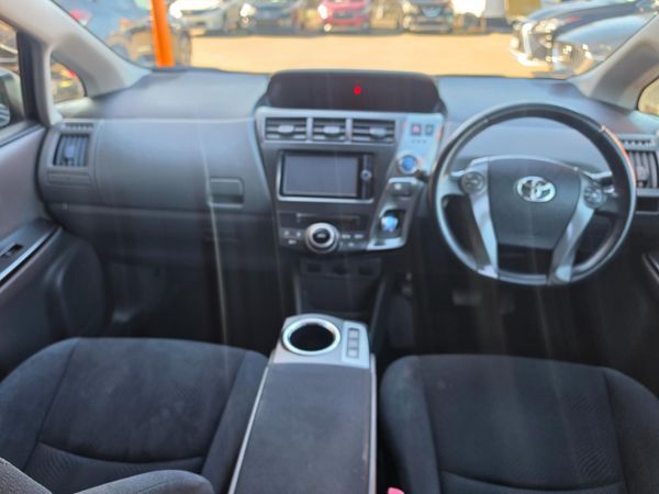 2013 Toyota Prius Alpha Carousel 13
