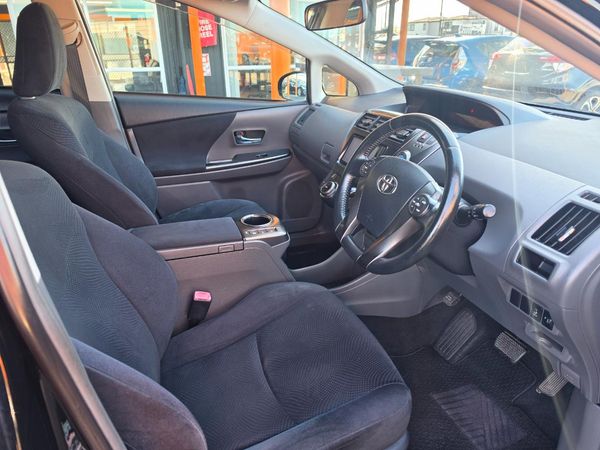 2013 Toyota Prius Alpha Carousel 11