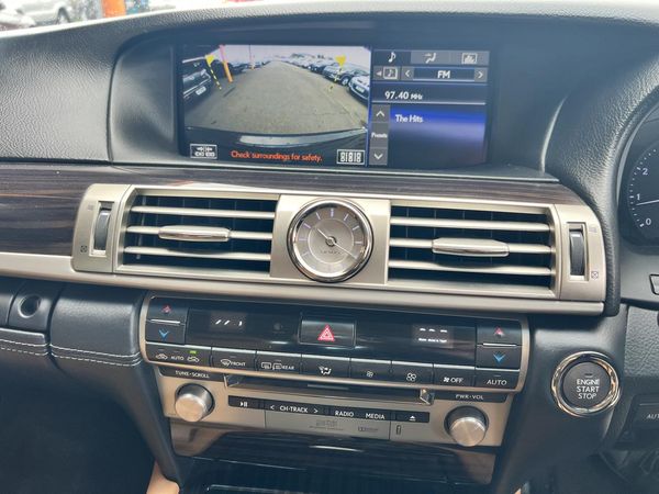 2015 Lexus LS460 V8 Luxury Carousel 6