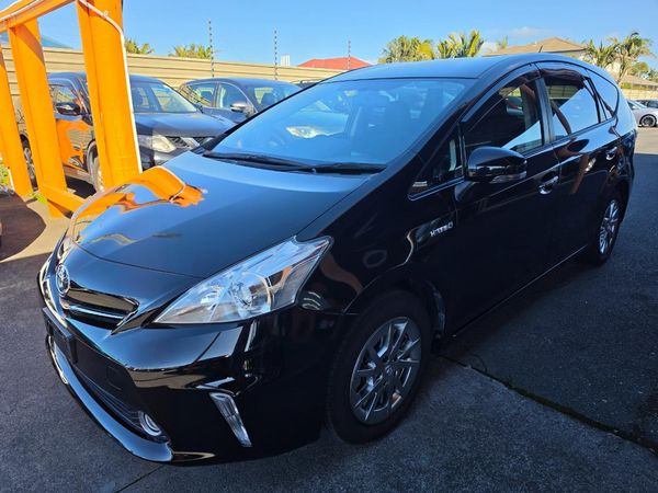 2013 Toyota Prius Alpha Carousel 7