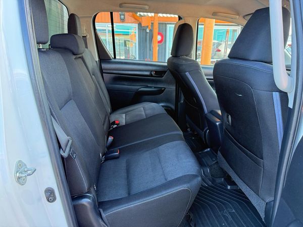 2016 Toyota Hilux Manual Carousel 1
