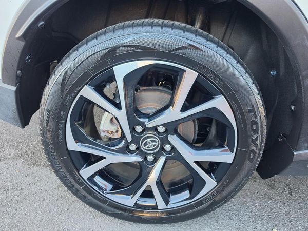 2017 Toyota C-HR G Carousel 4