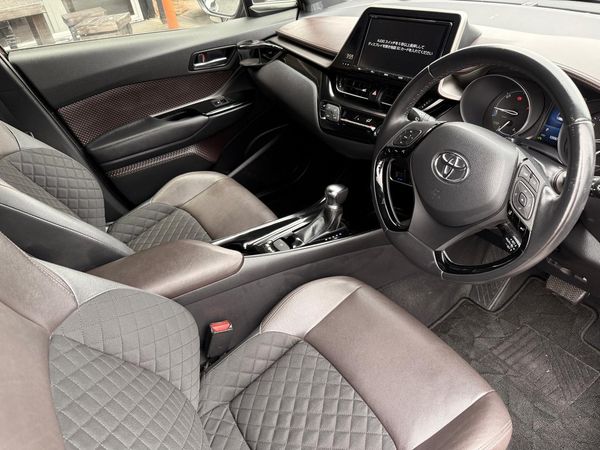 2018 Toyota C-HR G Carousel 1