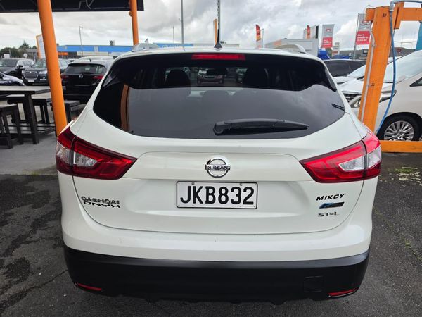 2015 Nissan Qashqai ST 2.0P/CVT Carousel 11