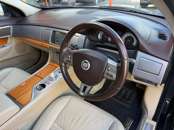 2011 Jaguar XF Sunroof Carousel 1