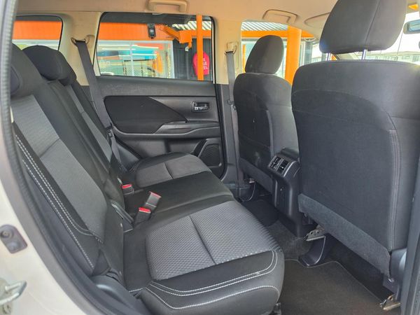 2019 Mitsubishi Outlander LS 2.0p/CVT 7 Seater Carousel 7