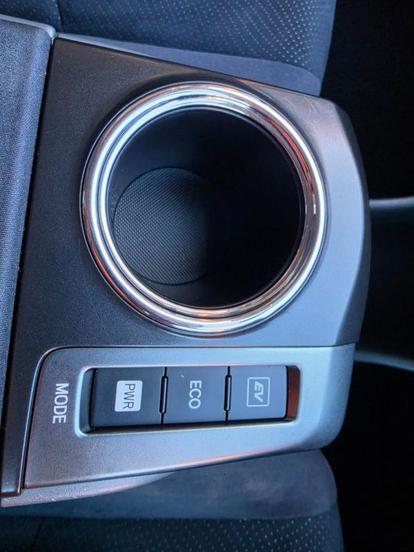 2013 Toyota Prius Alpha Carousel 4