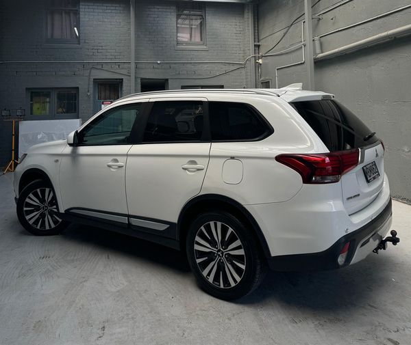 2019 Mitsubishi Outlander 4WD Carousel 1