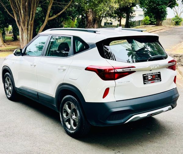 2022 Kia Seltos LX 2.0P/IV Carousel 10