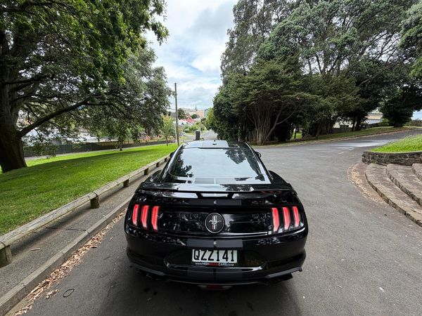 2020 Ford Mustang 2.3L FASTBACK AT 2.3 Carousel 17