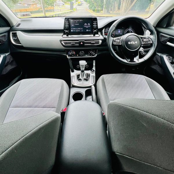 2022 Kia Seltos LX 2.0P/IV Carousel 1