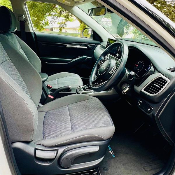 2022 Kia Seltos LX 2.0P/IV Carousel 3