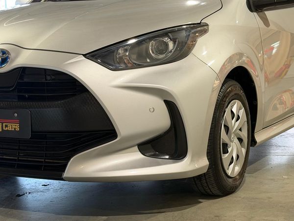 2020 Toyota Yaris Hybrid X Carousel 13
