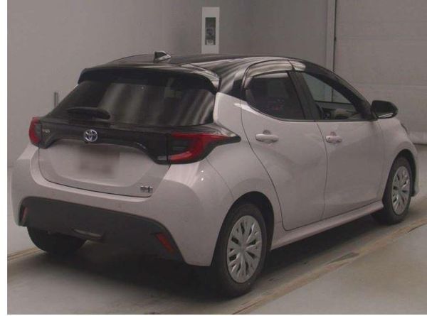 2021 Toyota Yaris HYBRID-Z Carousel 2