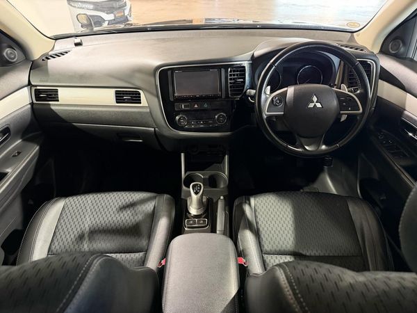 2013 Mitsubishi Outlander PHEV-G Safety Package Carousel 4