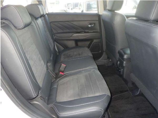 2017 Mitsubishi Outlander PHEV -G Navi Package Carousel 9