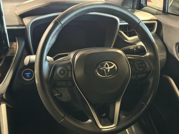 2022 Toyota Corolla Cross HYBRID-S Carousel 4